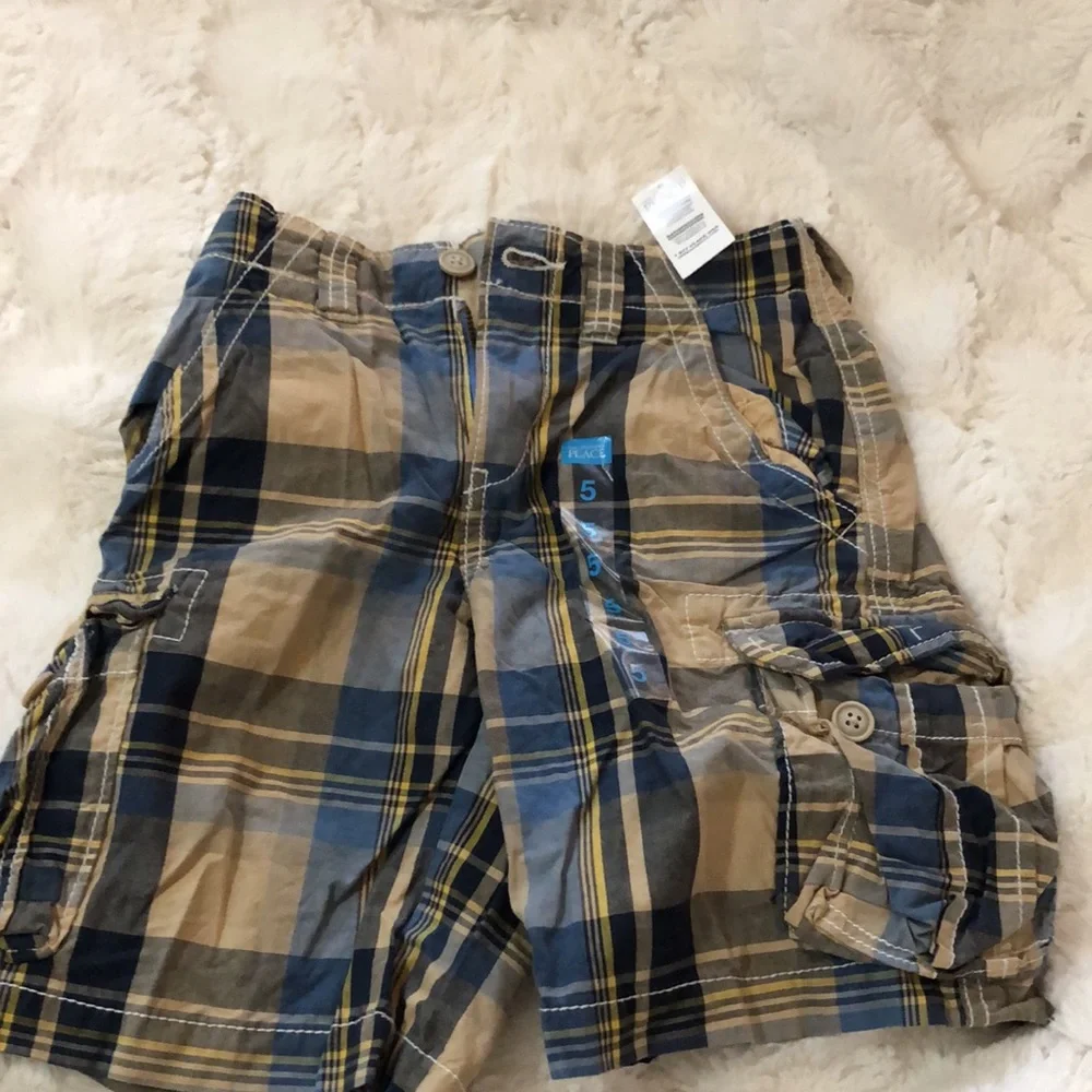 Children’s Place adjustable waist cargo shorts, NWT, size 5.